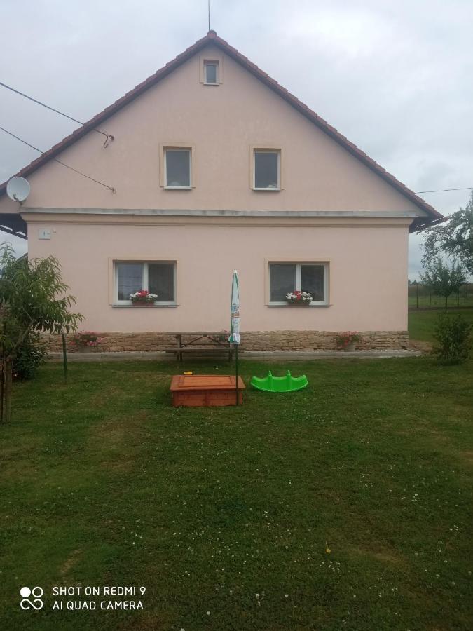 Chalupa Hana Vestec  Zewnętrze zdjęcie