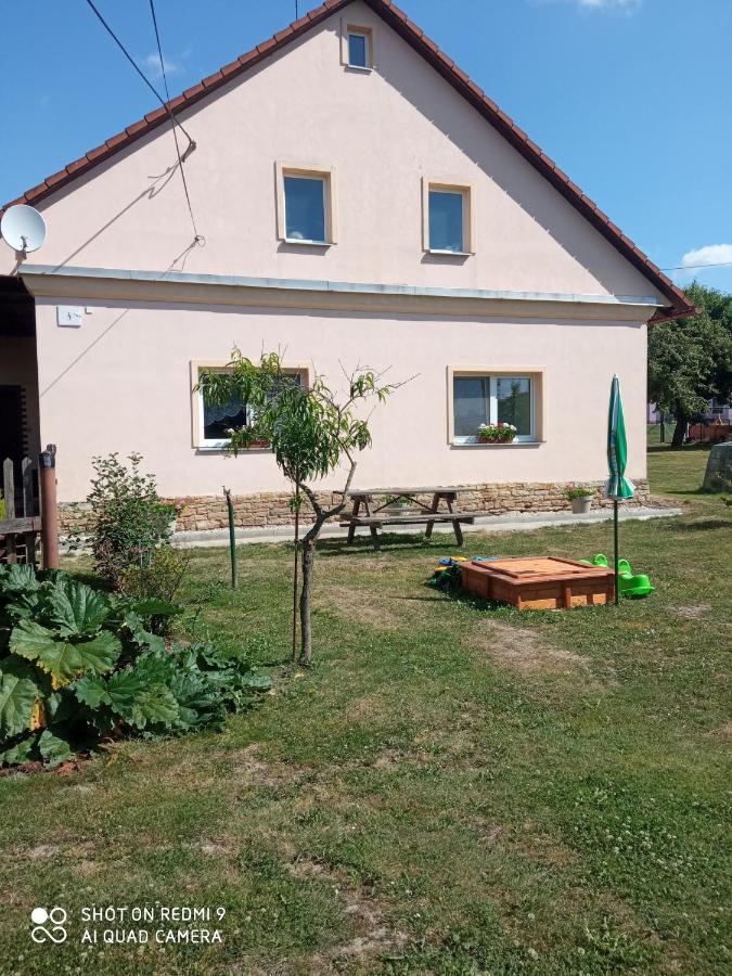 Chalupa Hana Vestec  Zewnętrze zdjęcie